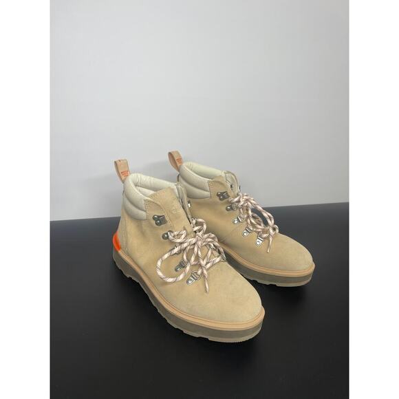 Sorel Tan Boots (SB8) - Picture 1 of 8